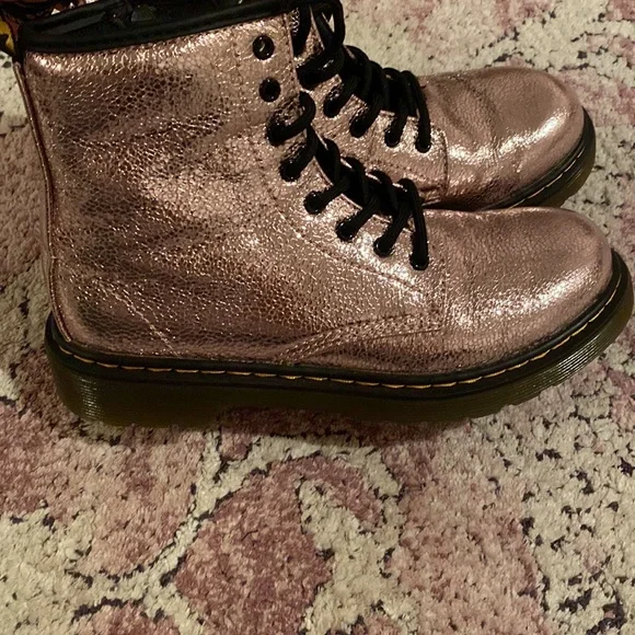 Girls Dr. Martens - Picture 2 of 3